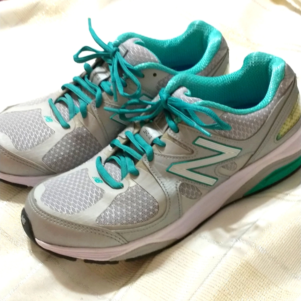 Ladies New balance athletic shoes size 8.5 great condition